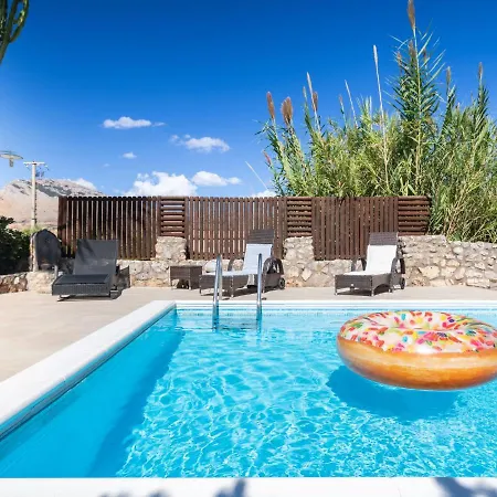 Nicole Con Dependance By Interhome Villa